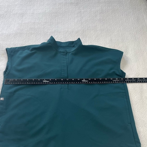 Figs Deep Teal Technical Scrubs  Top~ Size XS~ Healthcare or Medical Staff - Picture 5 of 10